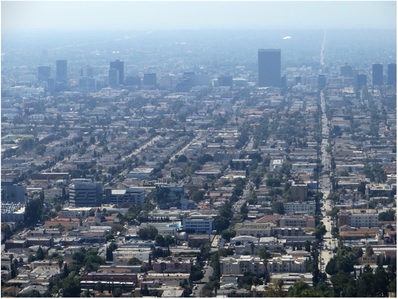 Smog in Los Angeles. Image by misterfarmer from Pixabay.